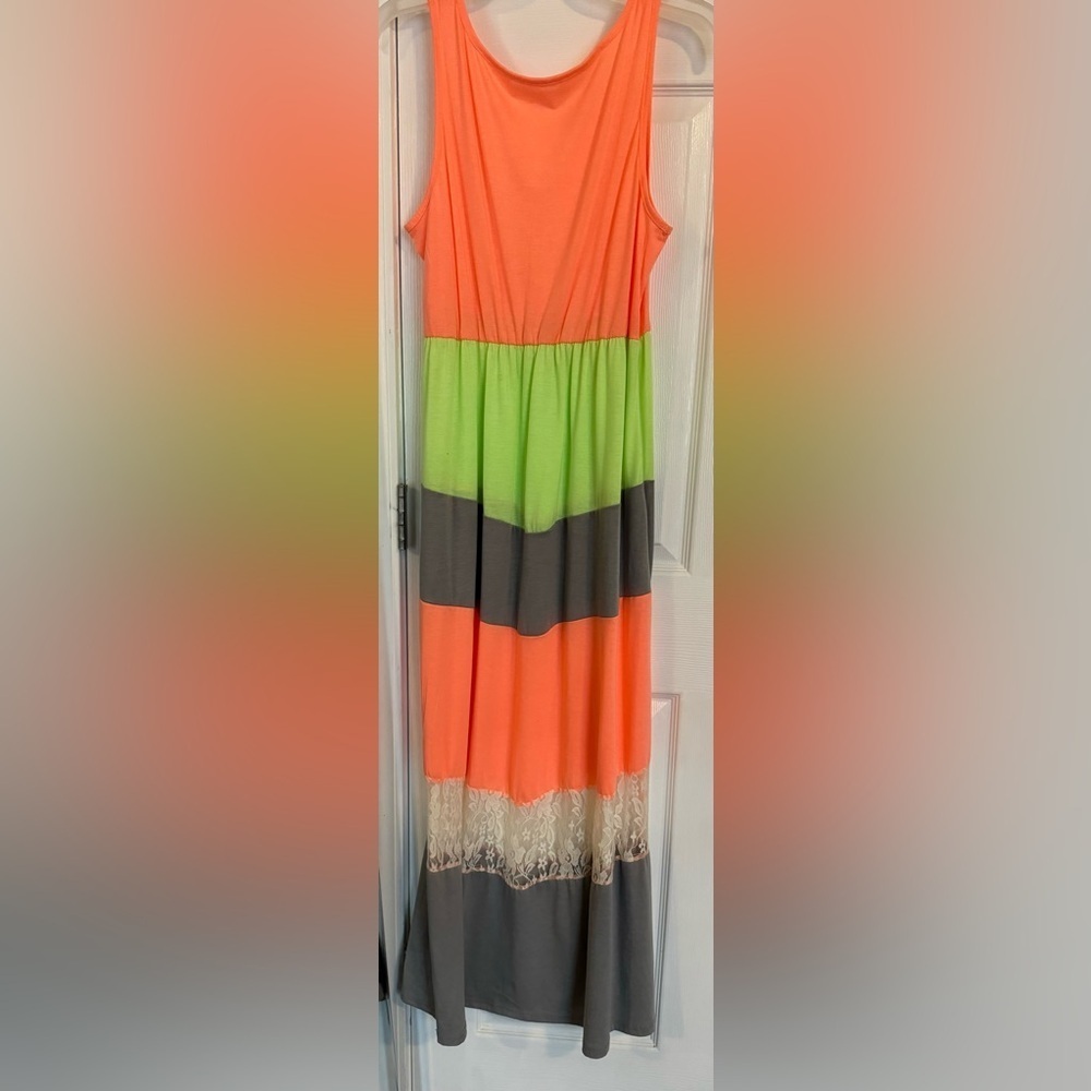 Women’s Maxi Dress Size Medium